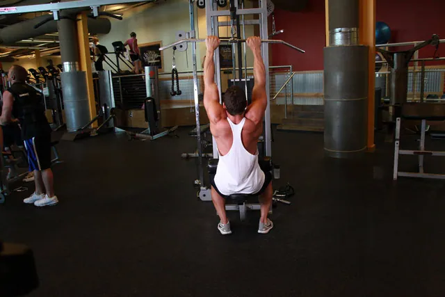 Close-Grip Front Lat Pulldown