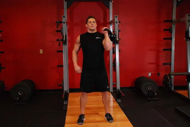 Press militar a un brazo lateral con kettlebell