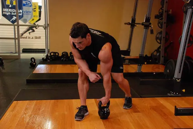 Remo a un brazo con kettlebell