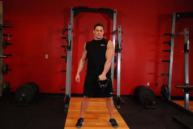 Swing a un brazo con kettlebell