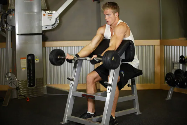 Curl en banco Scott