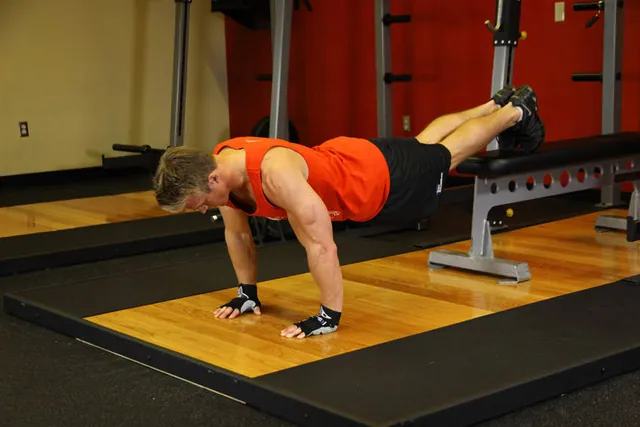 Flexiones pies elevados
