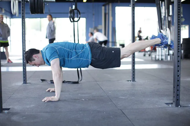 Crunch invertido en suspensión